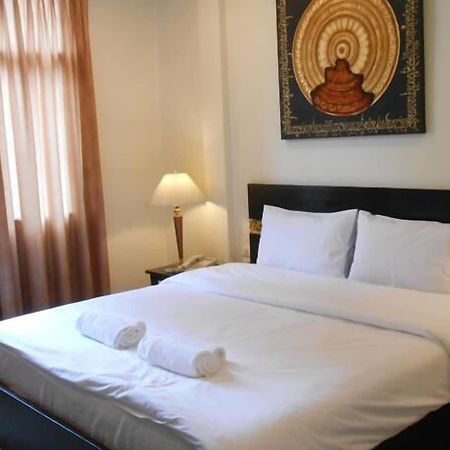 The Bang Khun Phrom Suites Bangkok Luaran gambar