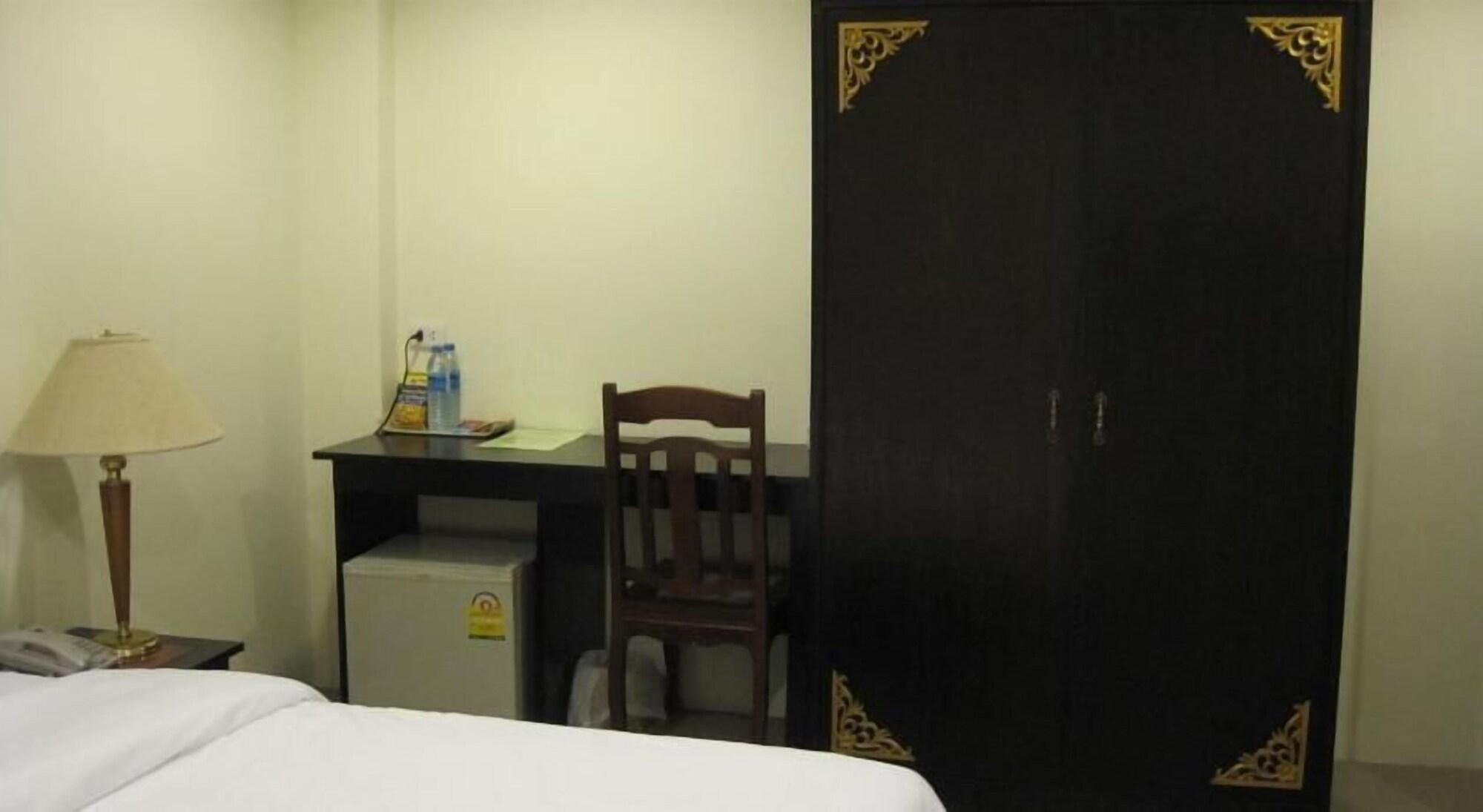 The Bang Khun Phrom Suites Bangkok Luaran gambar