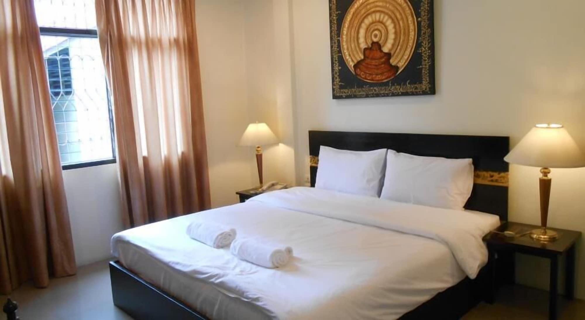 The Bang Khun Phrom Suites Bangkok Luaran gambar