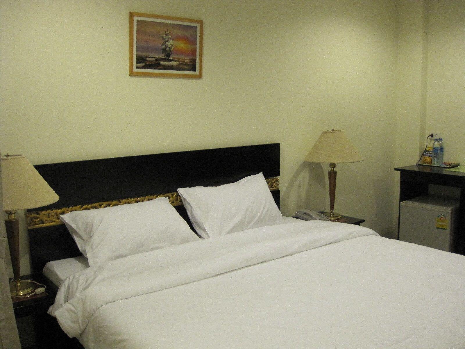 The Bang Khun Phrom Suites Bangkok Luaran gambar