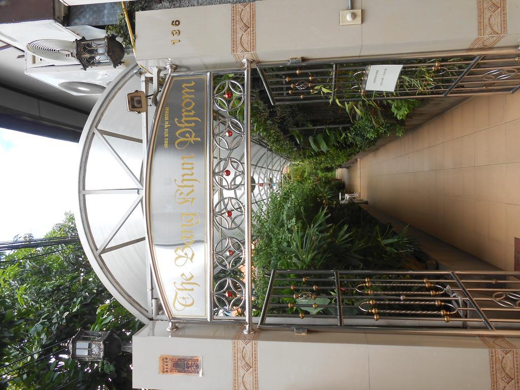 The Bang Khun Phrom Suites Bangkok Luaran gambar