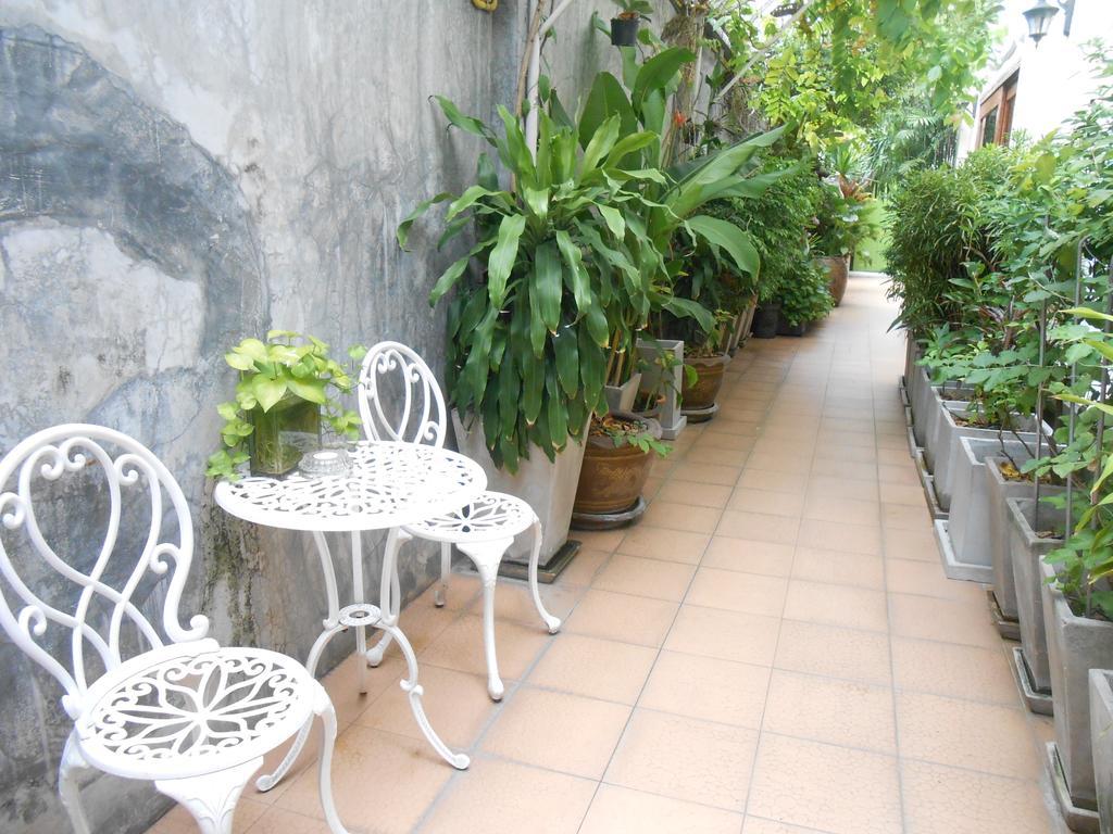 The Bang Khun Phrom Suites Bangkok Luaran gambar