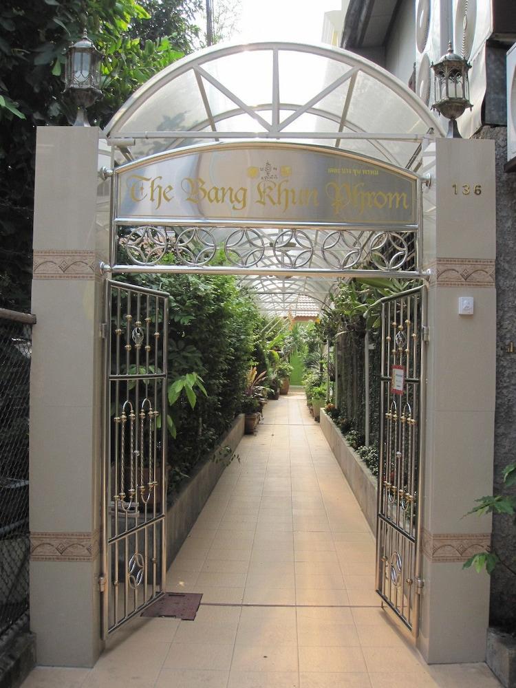 The Bang Khun Phrom Suites Bangkok Luaran gambar