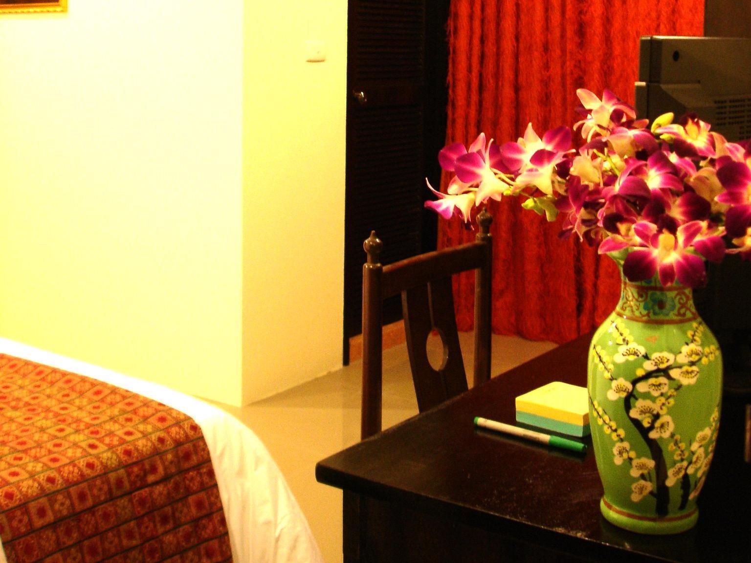 The Bang Khun Phrom Suites Bangkok Luaran gambar