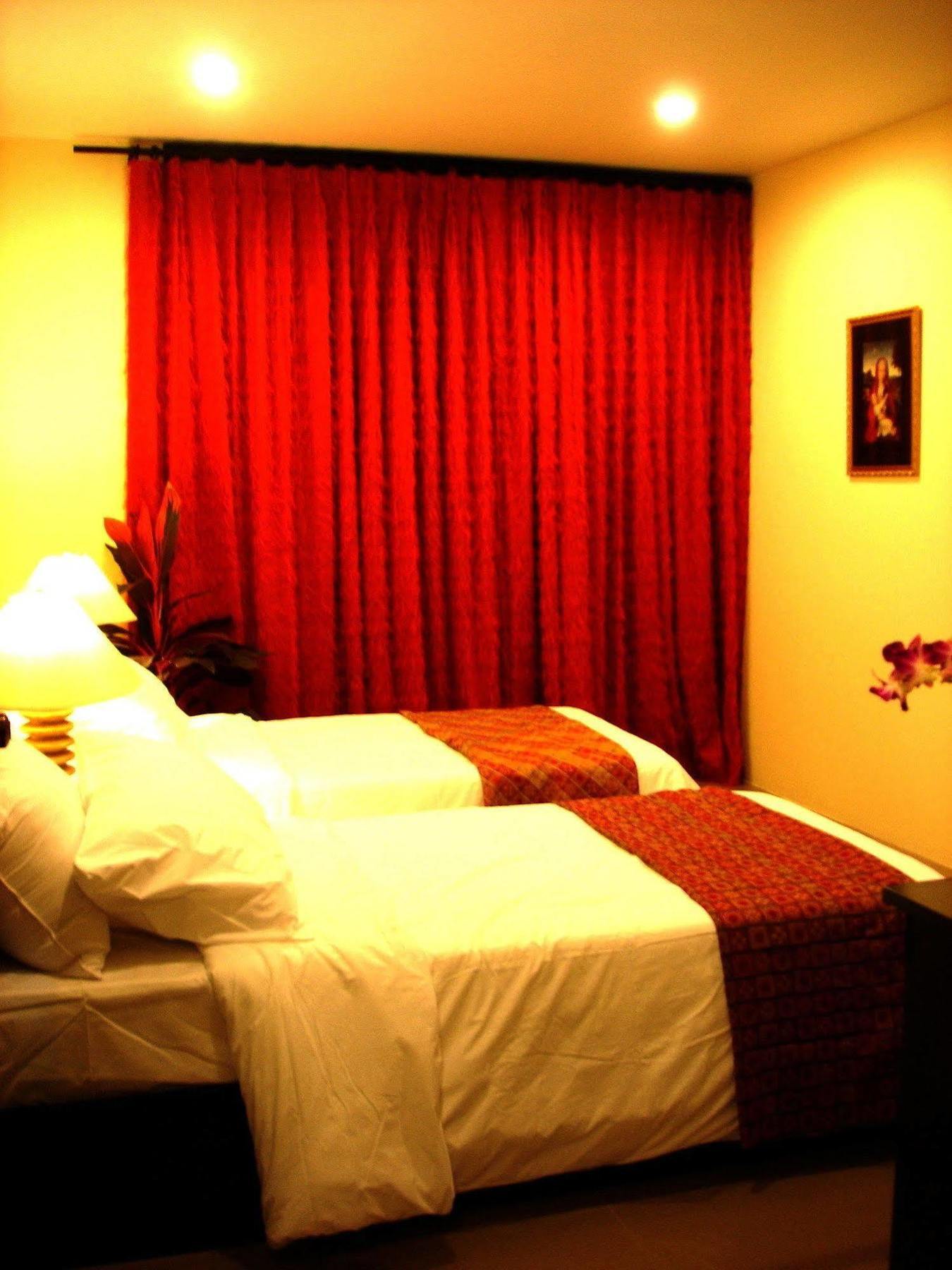 The Bang Khun Phrom Suites Bangkok Luaran gambar