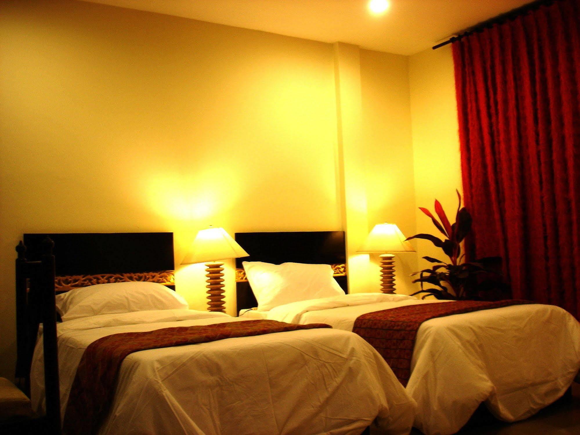 The Bang Khun Phrom Suites Bangkok Luaran gambar